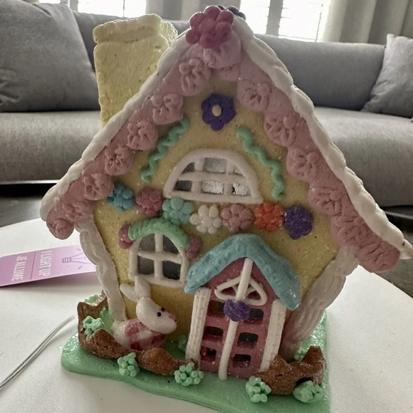 - Easter Light Up Pastel Gingerbread House 5.5” Clay Dough - Picture 5 of 7